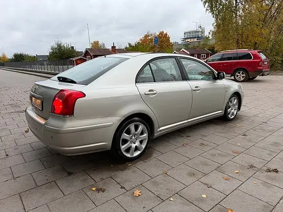 Toyota Avensis 2004 photo 5