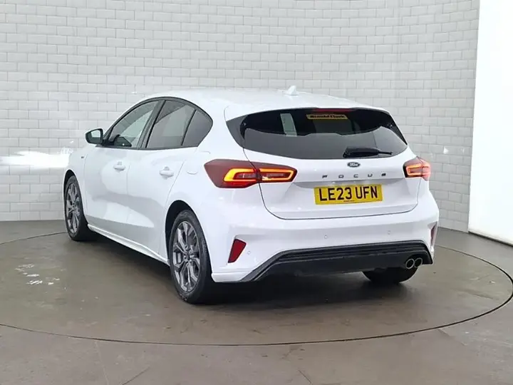 Ford Focus 2023 photo 2