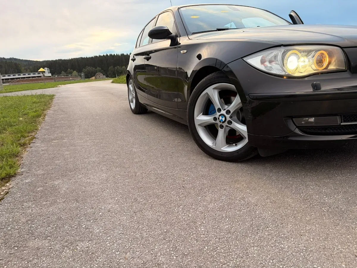 BMW 1 Series 2009 photo 2