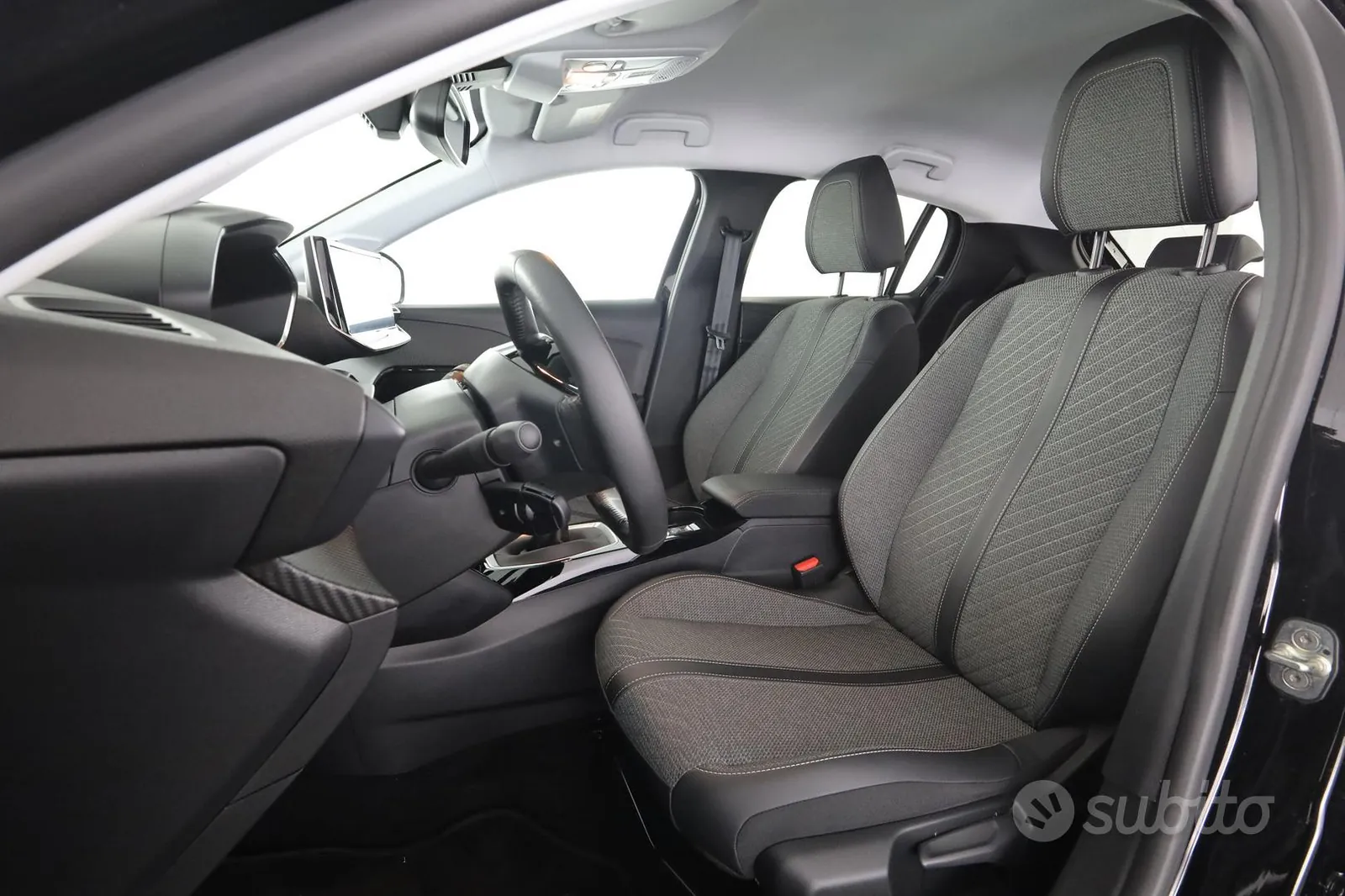 Peugeot 208 2025 photo 2