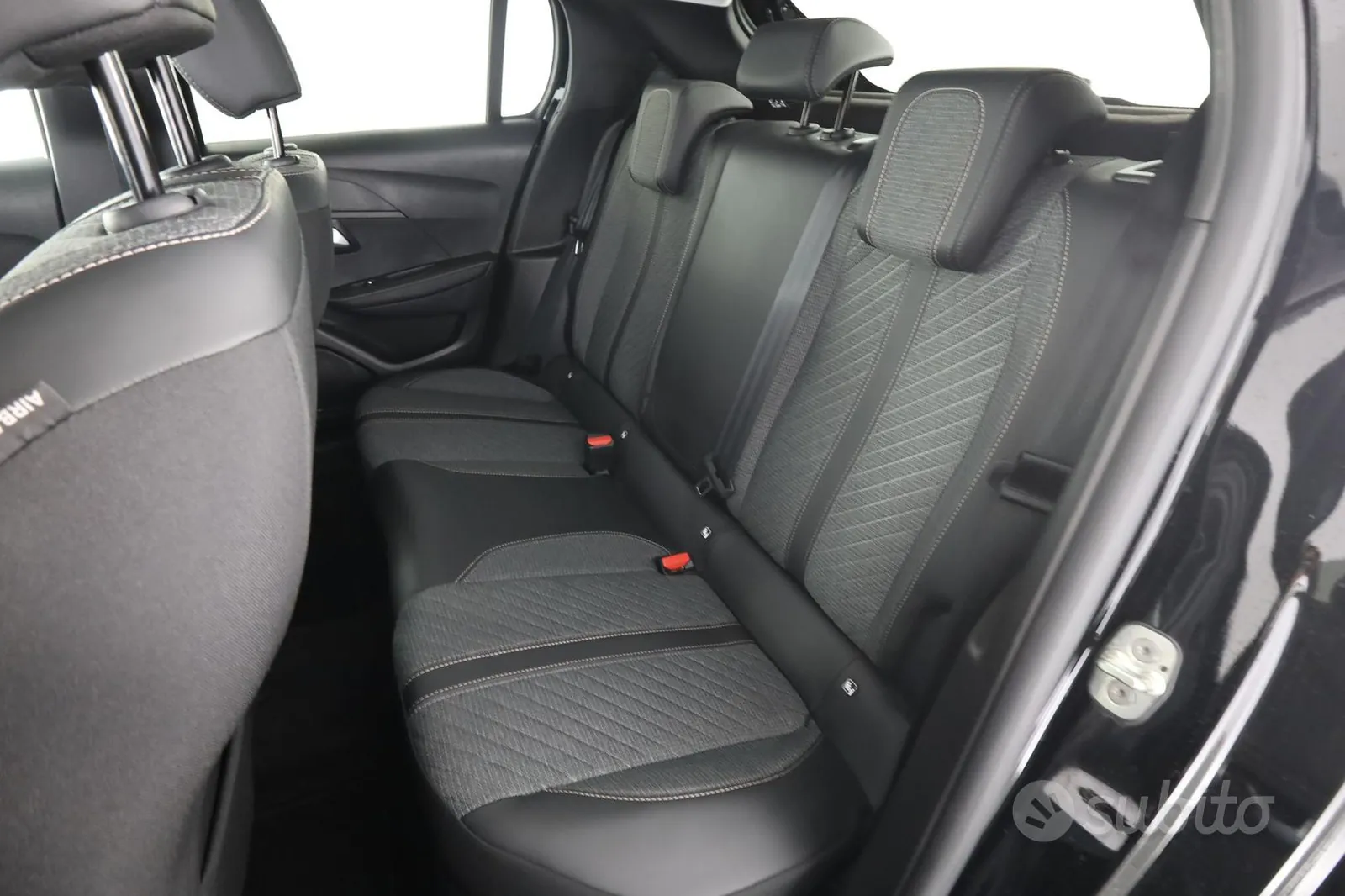 Peugeot 208 2025 photo 3