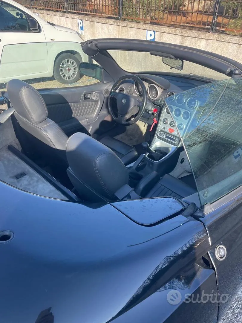 Alfa Romeo Spider 2001 photo 5