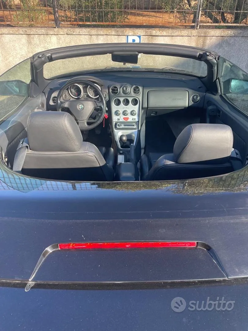 Alfa Romeo Spider 2001 photo 4