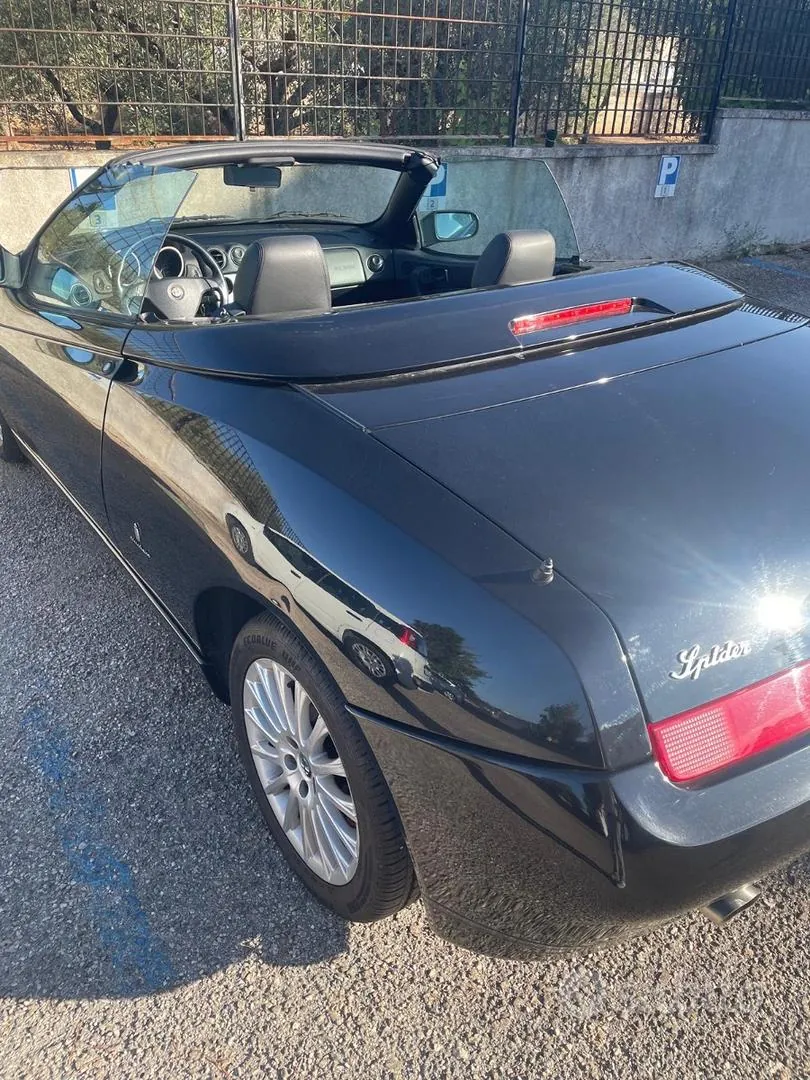 Alfa Romeo Spider 2001 photo 3