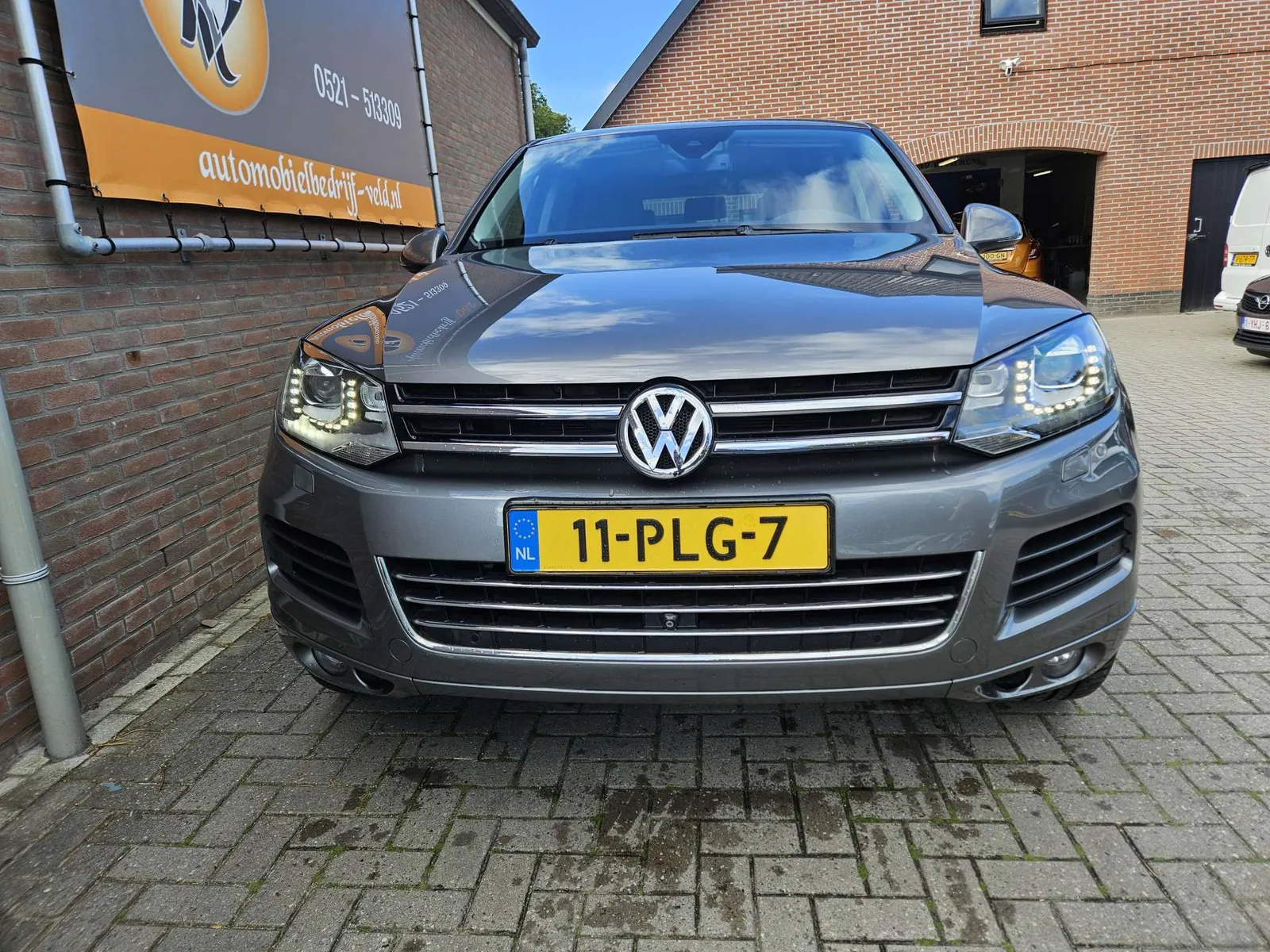 Volkswagen Touareg 2011 photo 2