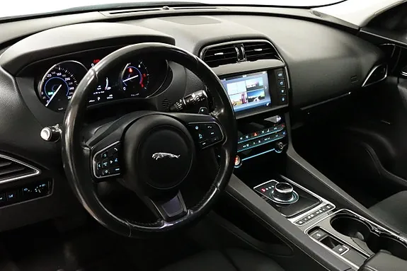 Jaguar F-Pace 2017 photo 4