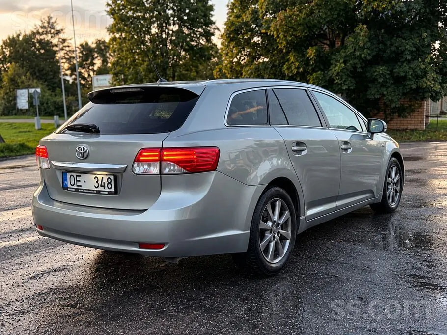 Toyota Avensis 2012 photo 3