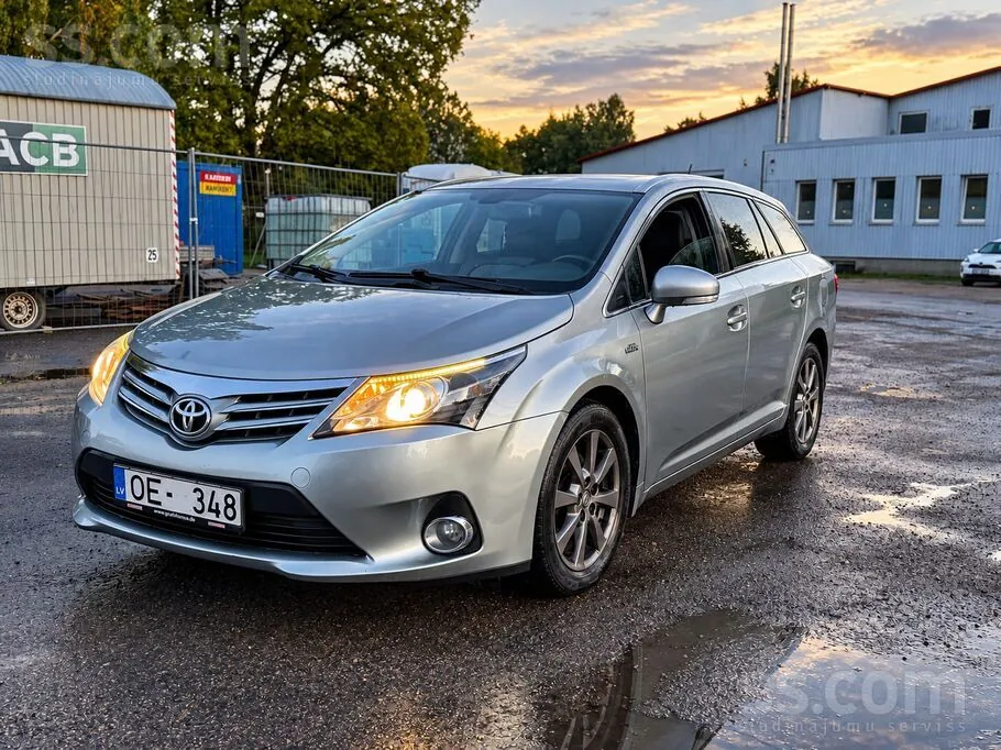 Toyota Avensis 2012 photo 2