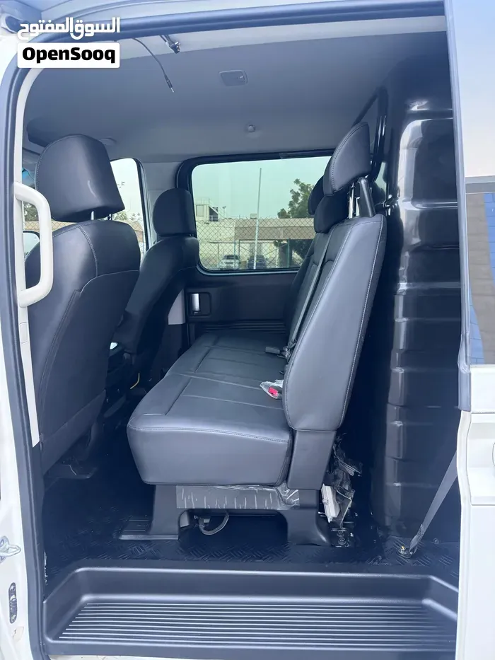 Hyundai Staria 2023 photo 3