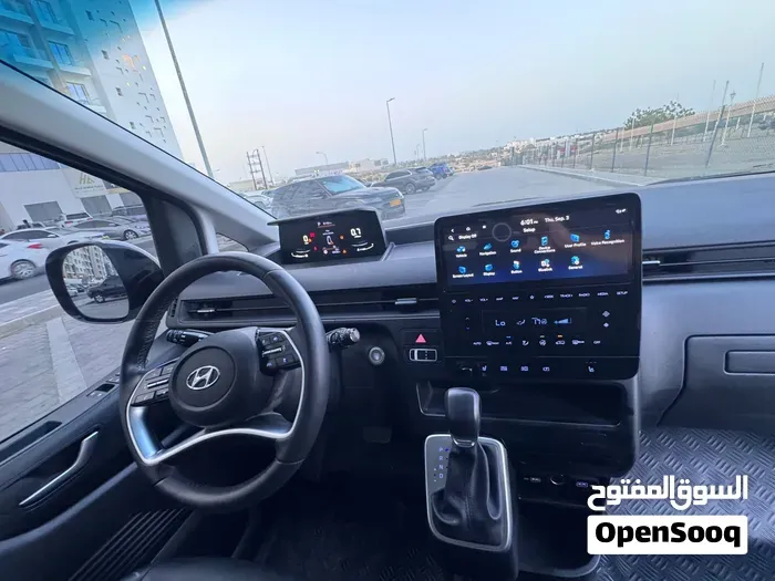 Hyundai Staria 2023 photo 2