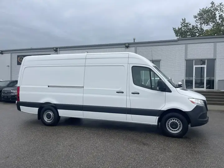 Mercedes-Benz Sprinter 2022 photo 2