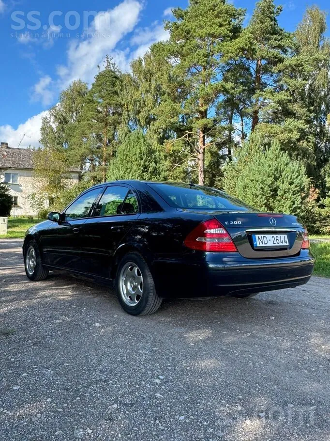 Mercedes-Benz E200 2002 photo 3