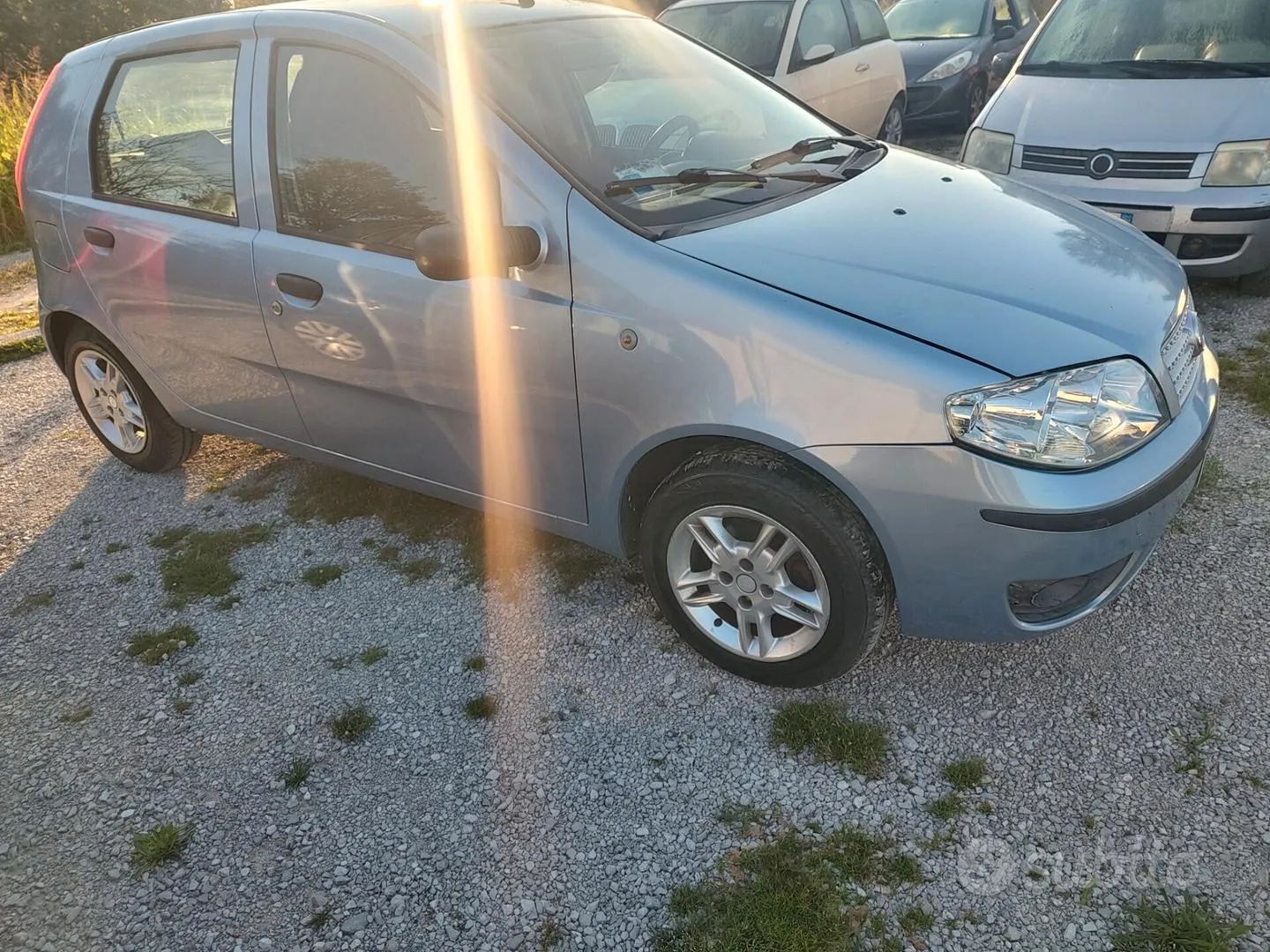 Fiat Punto 2009 photo 2