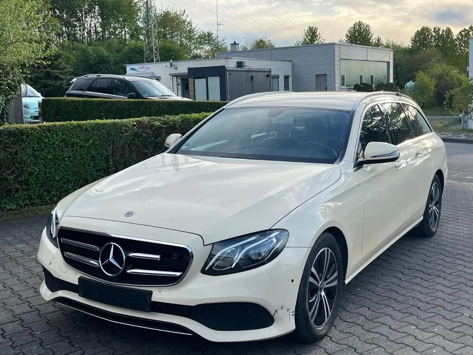 Mercedes-Benz E 220 D