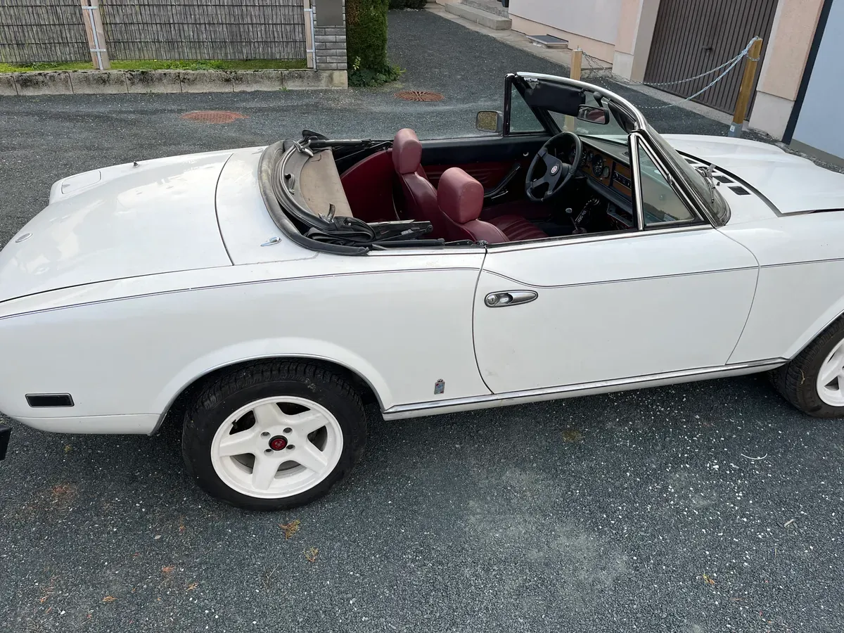 Fiat 124 Spider 1980 photo 2