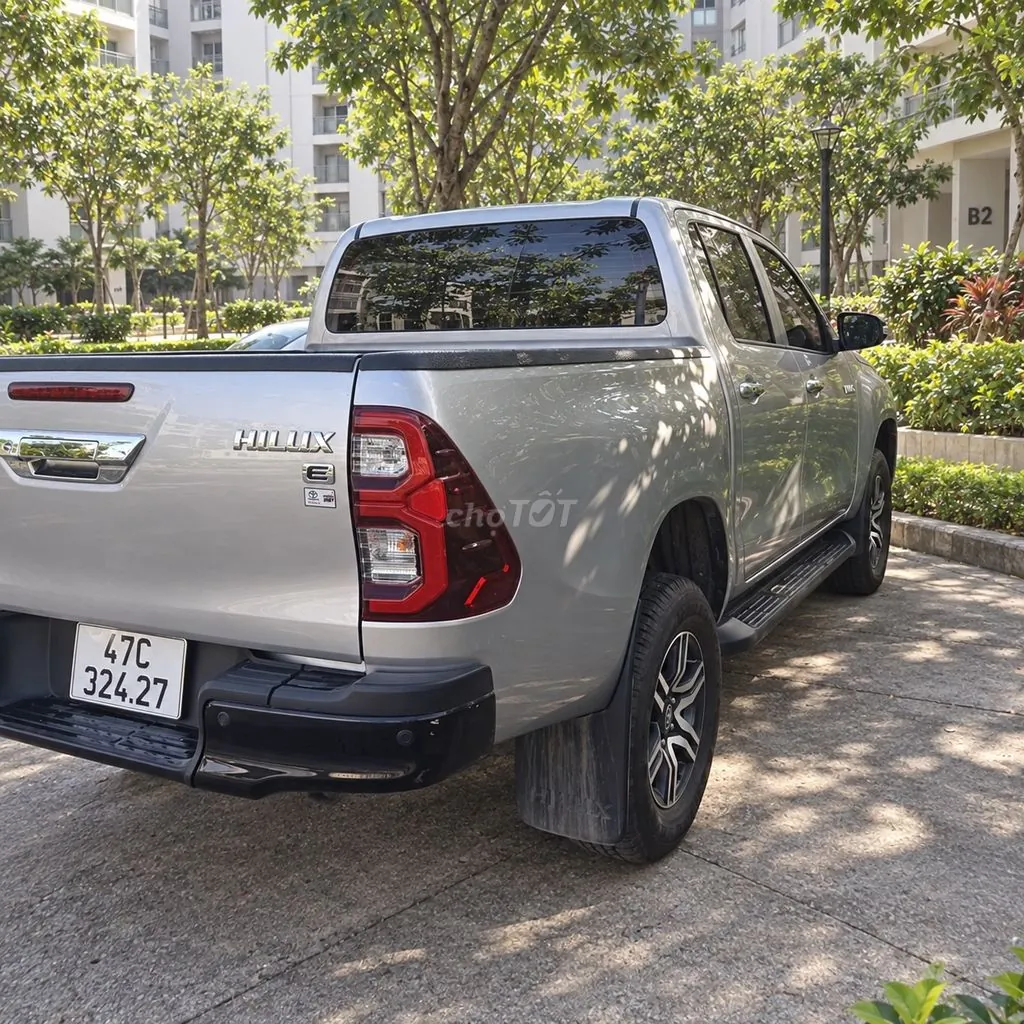 Toyota Hilux 2024 photo 2