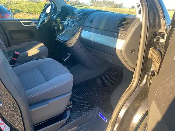 Volkswagen Multivan 2011 photo 5