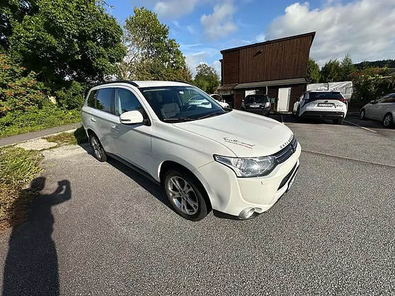 Mitsubishi Outlander 2013 photo 2