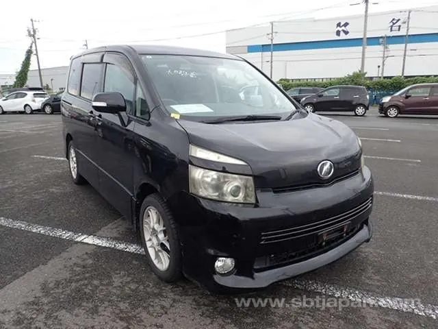 Toyota Voxy Zs