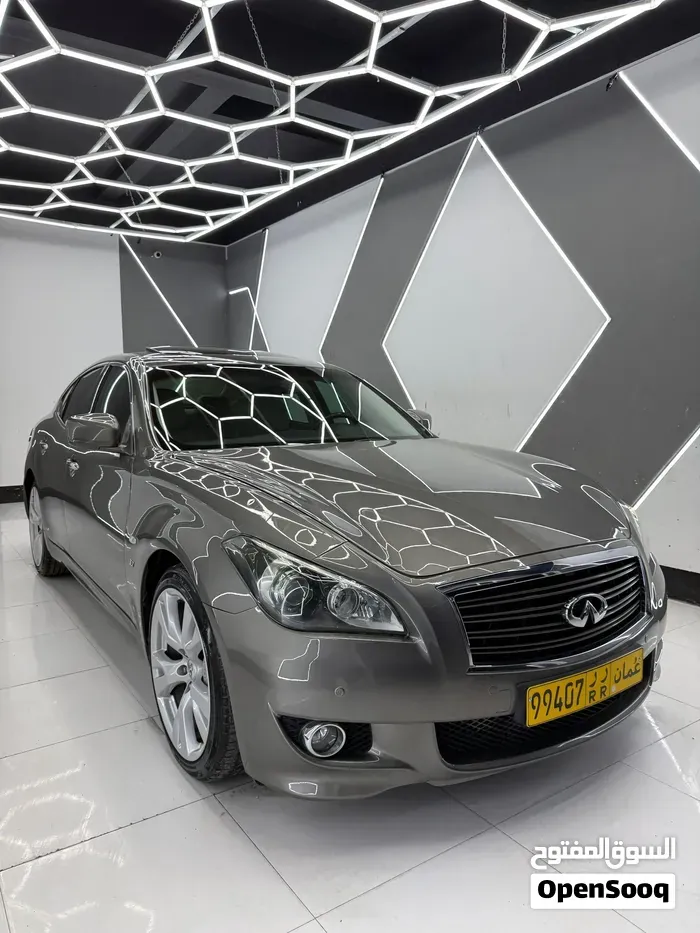 Infiniti Q70