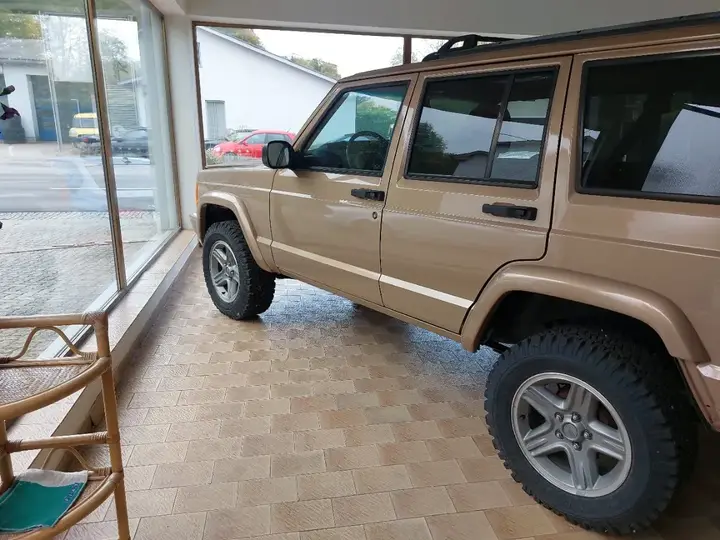 Jeep Cherokee 2000 photo 2