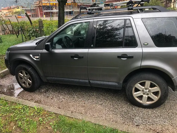 Land Rover Freelander 2009 photo 2