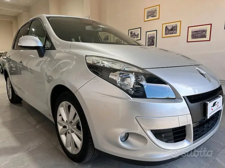 Renault Scenic 2010 photo 2