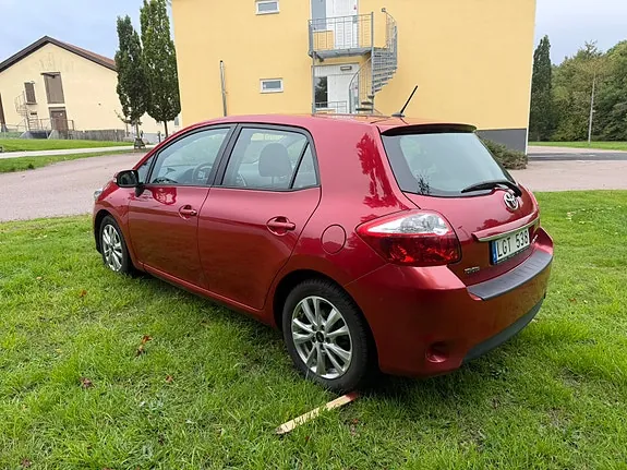 Toyota Auris 2011 photo 3