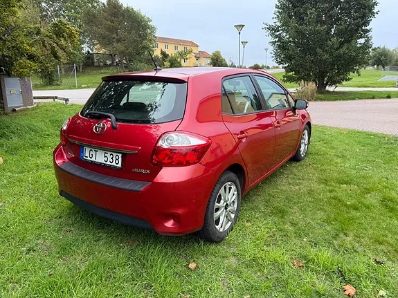 Toyota Auris 2011 photo 4