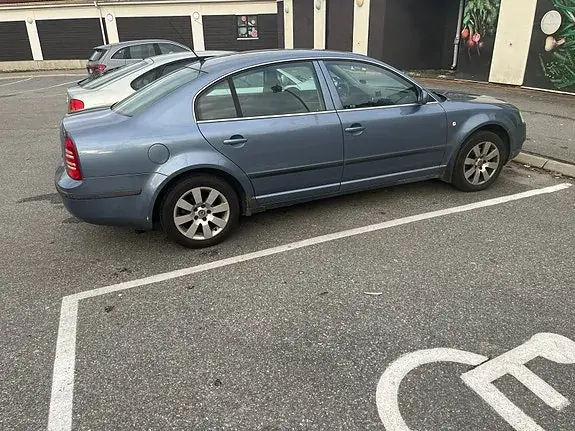 Skoda Superb 2005 photo 2