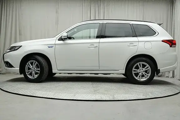 Mitsubishi Outlander 2018 photo 2