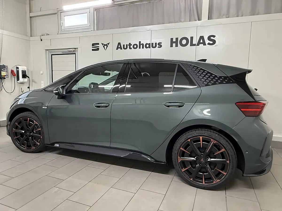 Cupra Born photo 3