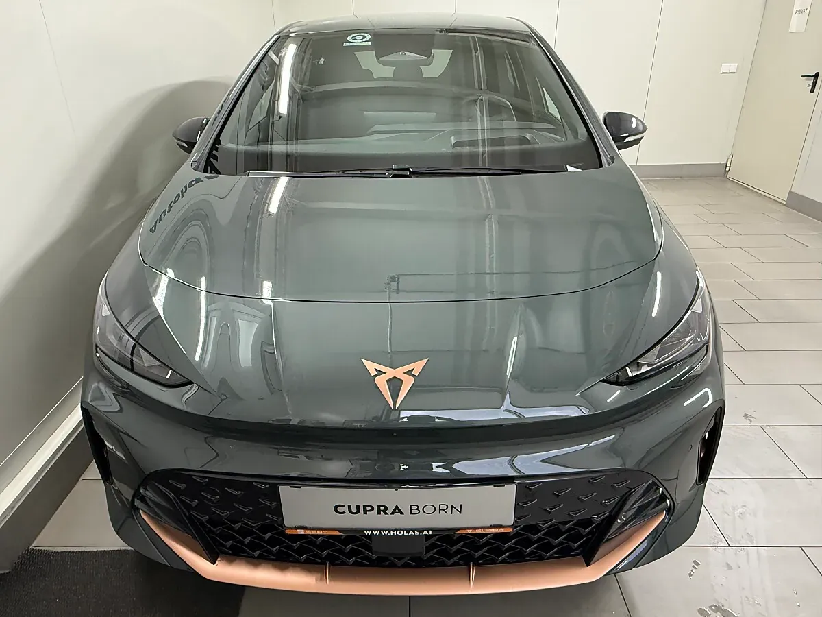 Cupra Born photo 2