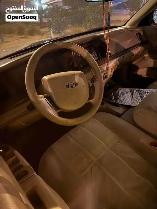Ford Crown Victoria 2010 photo 2