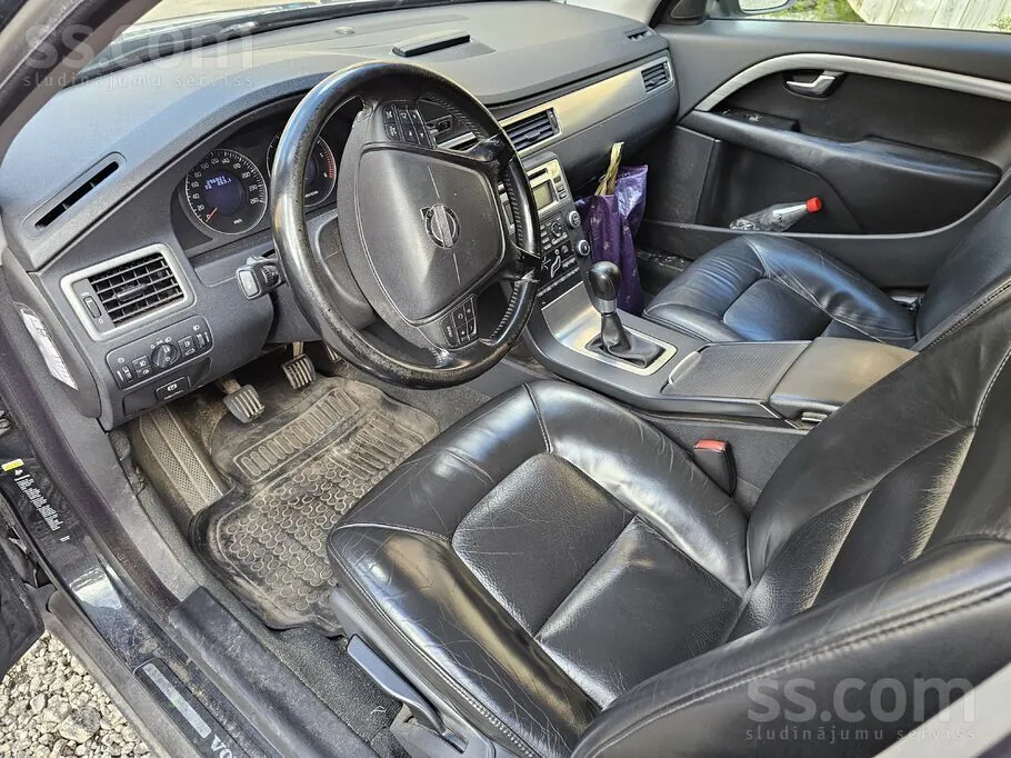 Volvo V70 2010 photo 3