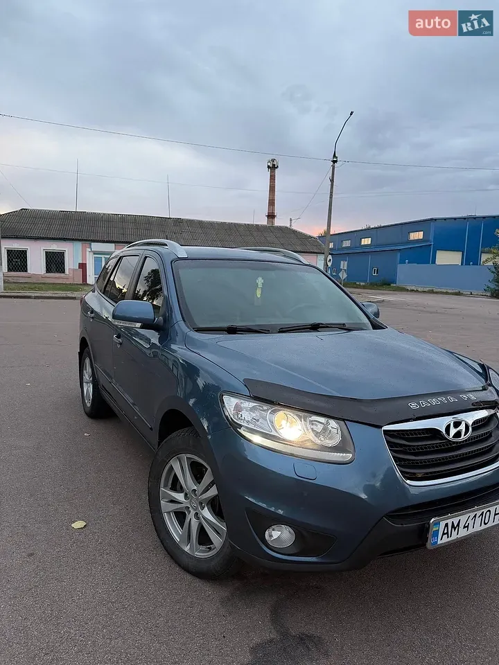 Hyundai Santa Fe 2011 photo 2