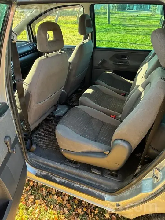 Ford Galaxy 2004 photo 5