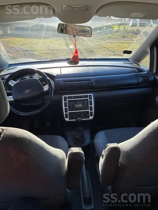 Ford Galaxy 2004 photo 4