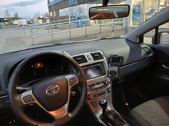 Toyota Avensis 2010 photo 3