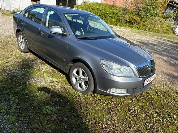 Skoda Octavia 2012 photo 2