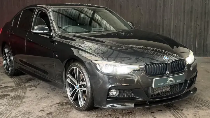 BMW 3 Series 2018 photo 2
