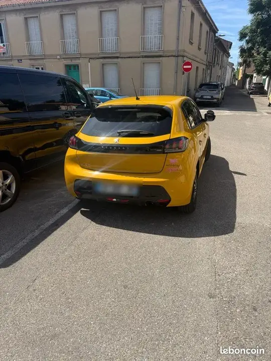 Peugeot 208 2022 photo 3