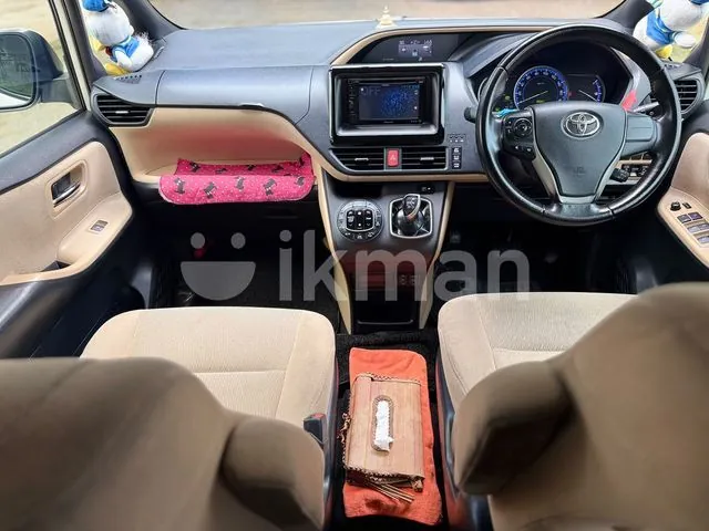Toyota Noah 2014 photo 3
