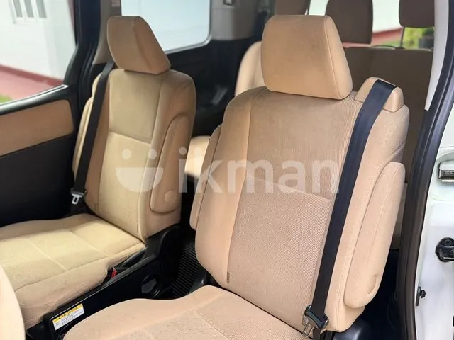 Toyota Noah 2014 photo 4