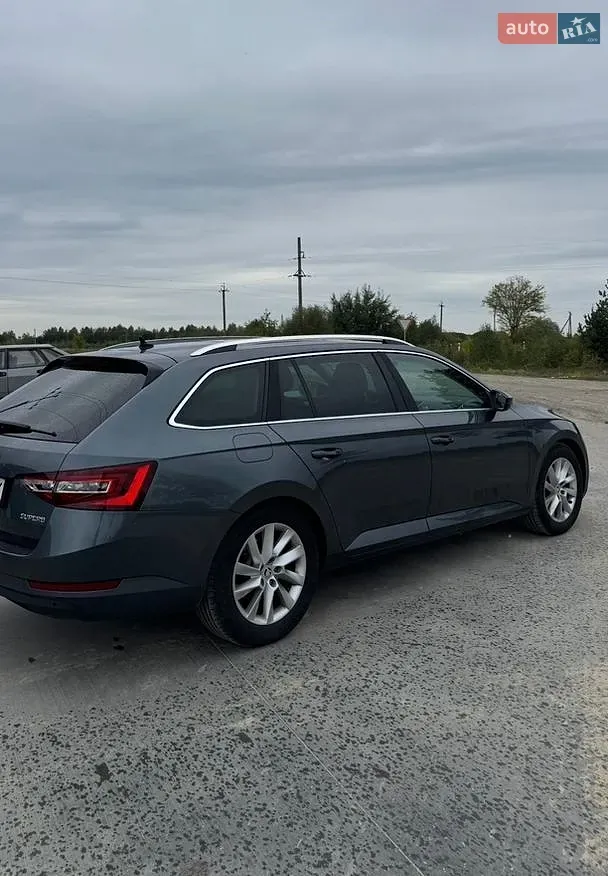 Skoda Superb 2017 photo 5