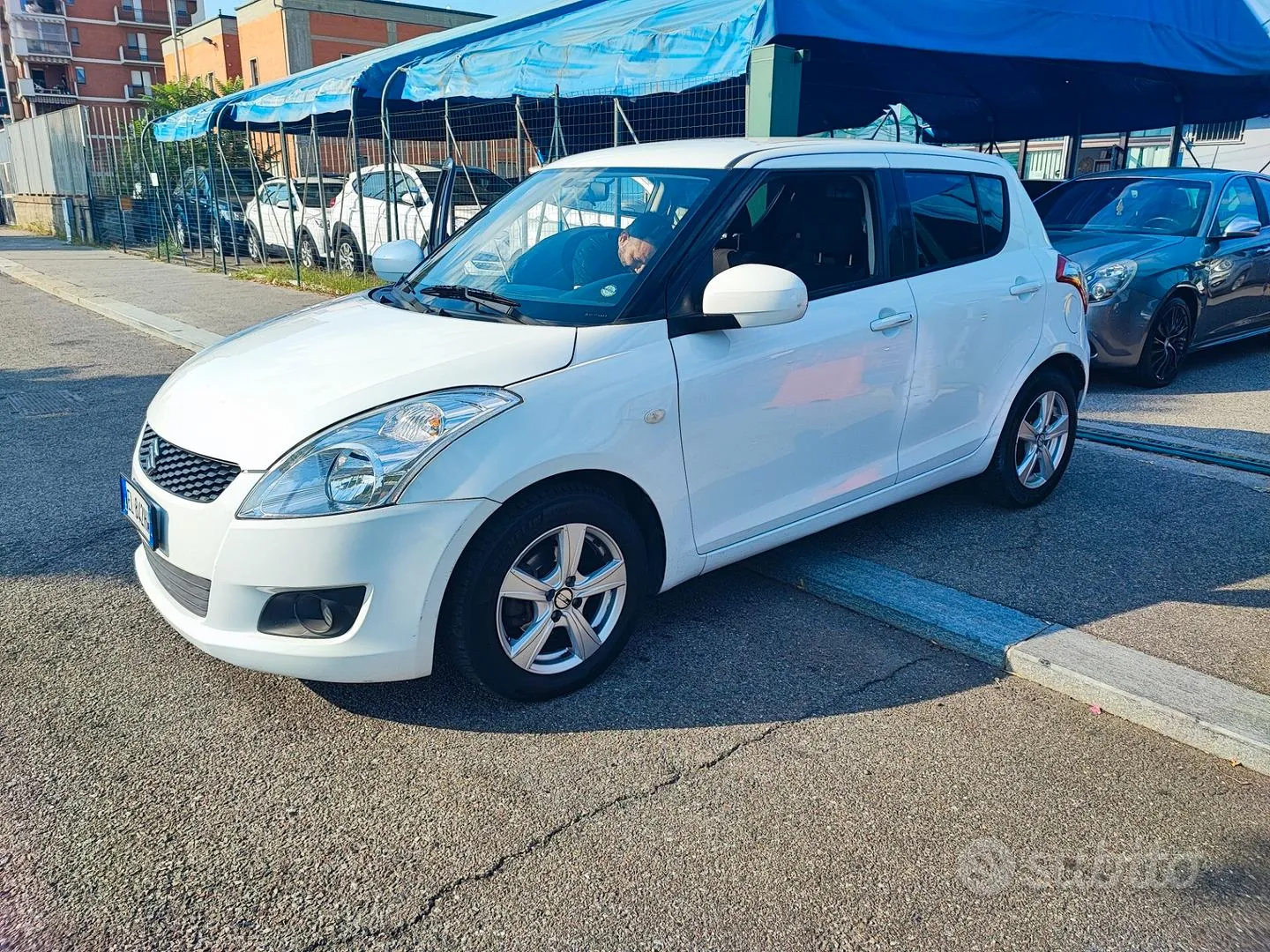 Suzuki Swift 2012 photo 2
