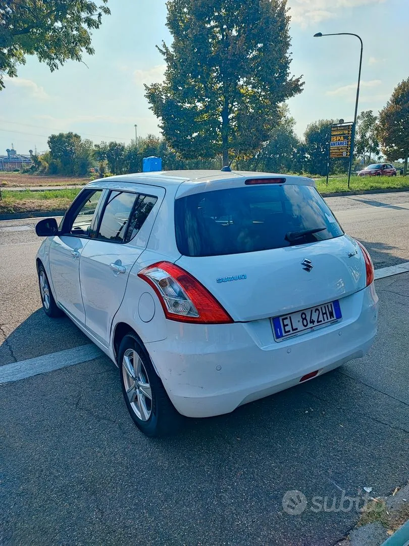 Suzuki Swift 2012 photo 4