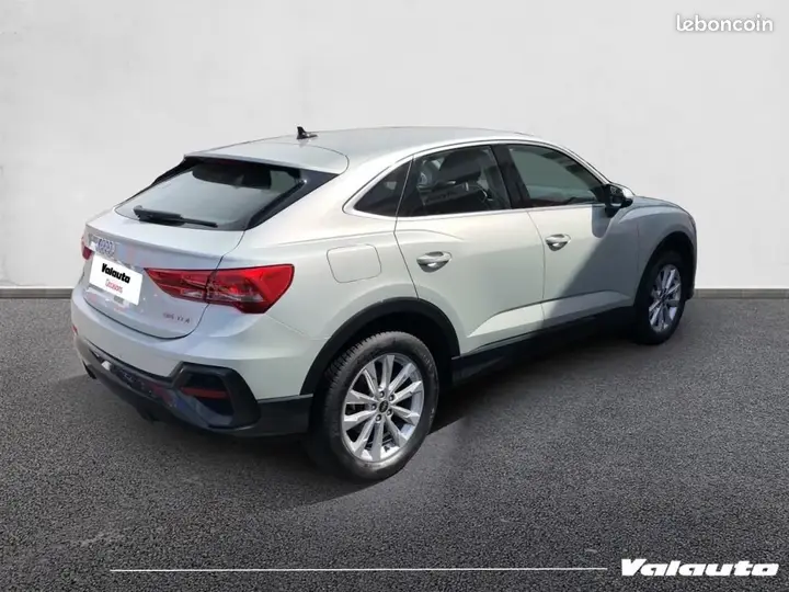 Audi Q3 2023 photo 2