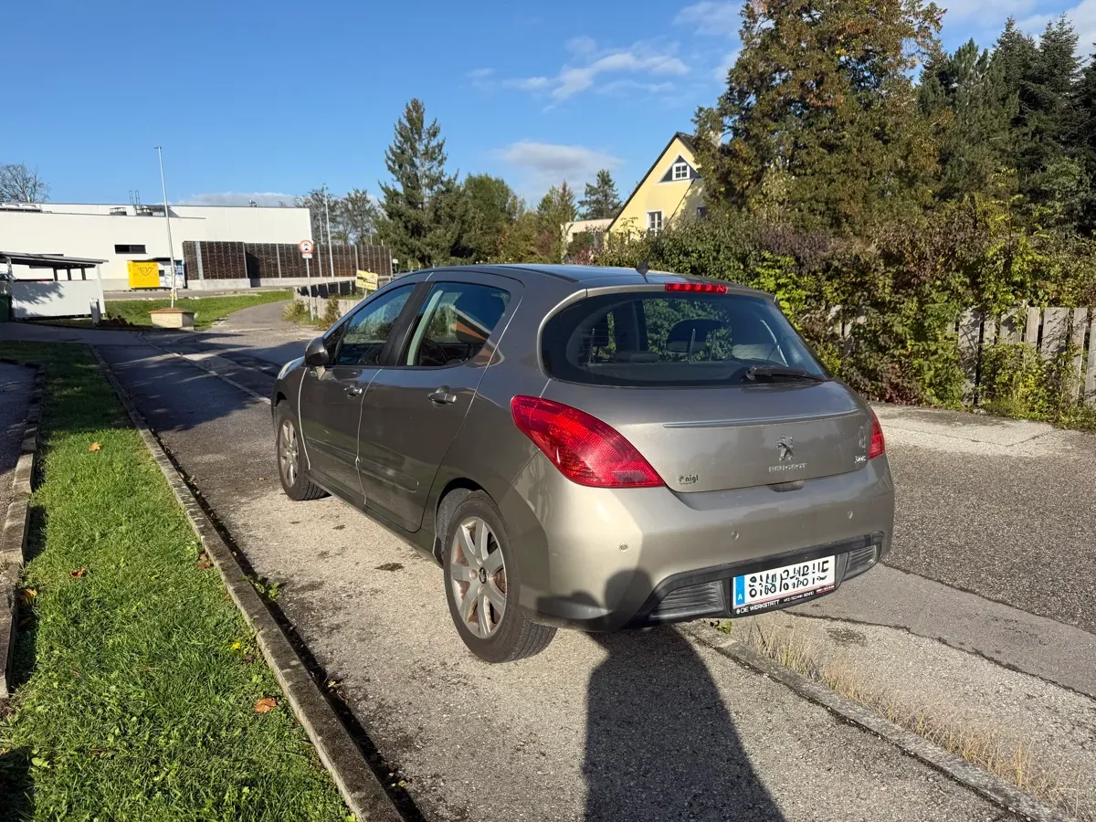 Peugeot 308 2011 photo 2