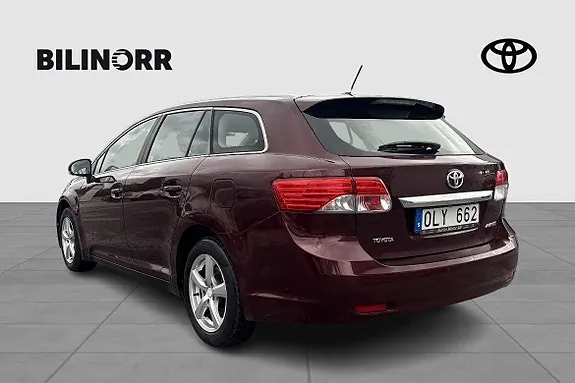 Toyota Avensis 2013 photo 4